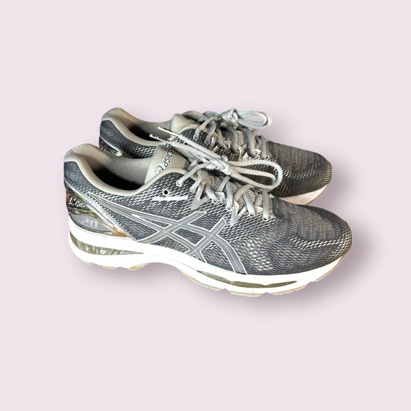 Asics GEL-NIMBUS 20 PLATINUM
Women's Shoes Size 10 - Picture 3 of 6